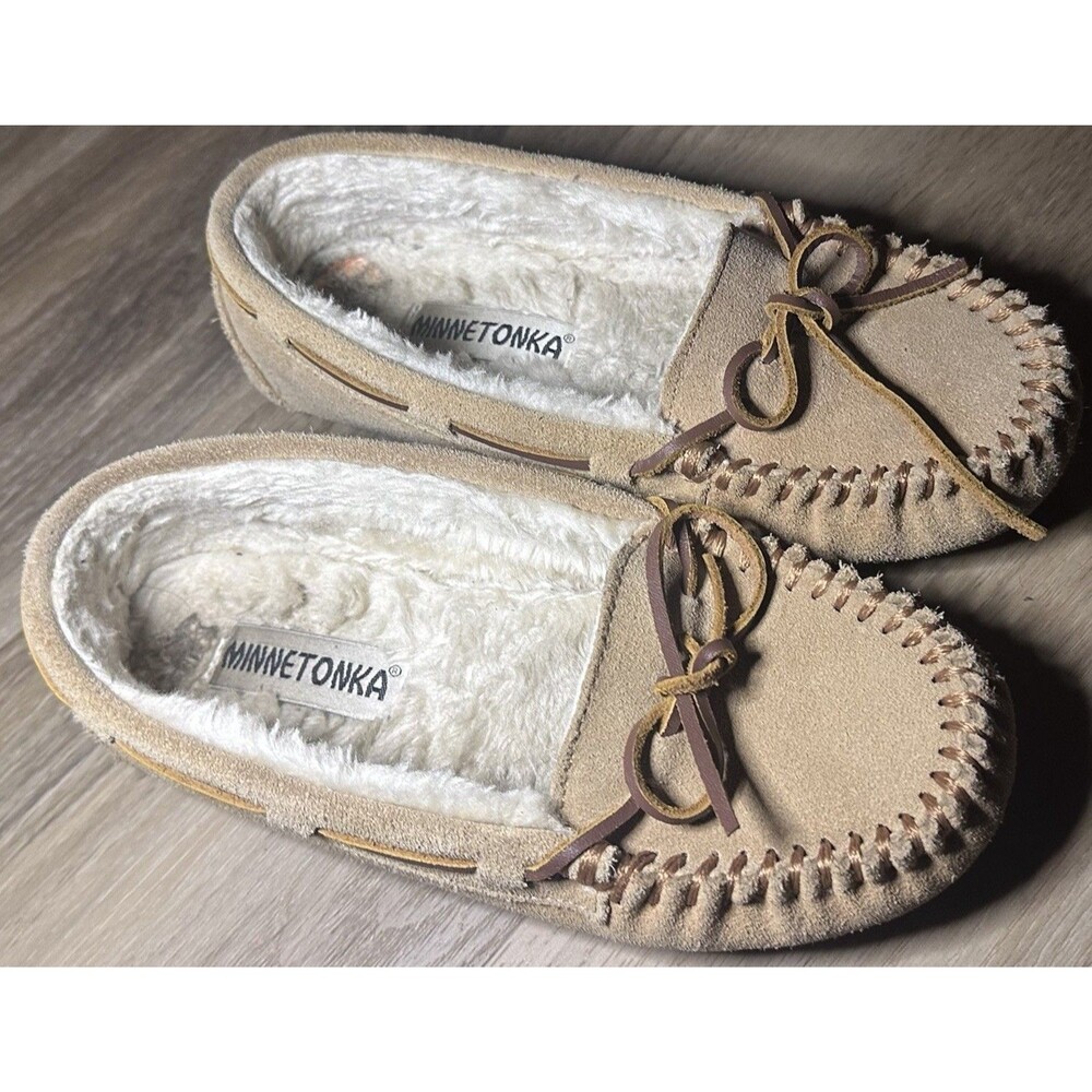 Minnetonka Tan Suede Faux Fur Lined Moccasin Slippers